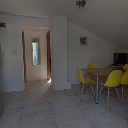 Apartman Tea Karlobag Exterior foto