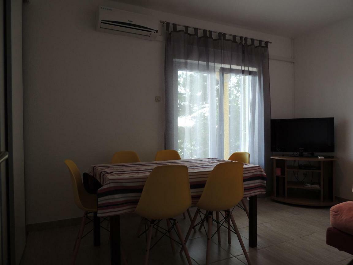 Apartman Tea Karlobag Exterior foto