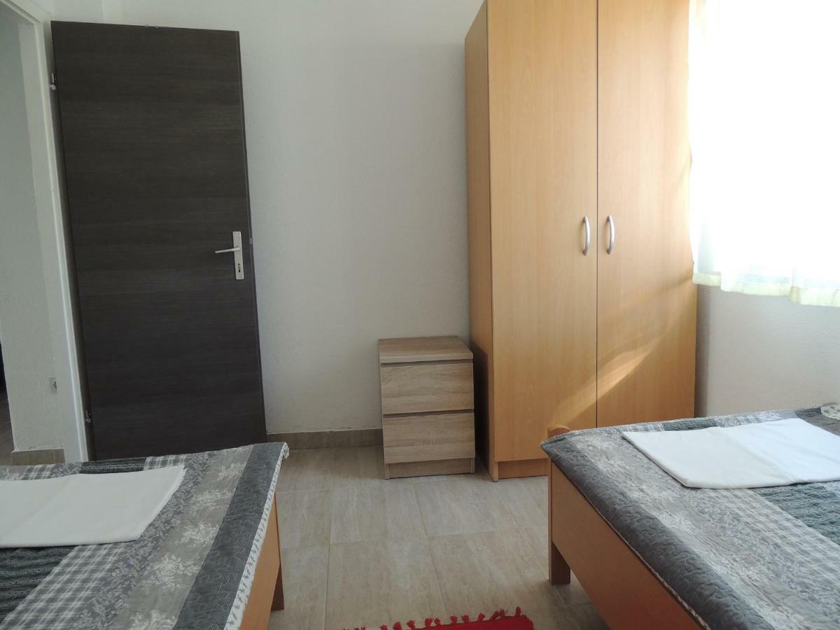 Apartman Tea Karlobag Exterior foto