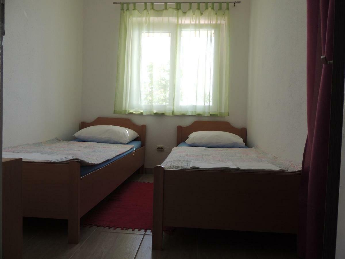 Apartman Tea Karlobag Exterior foto